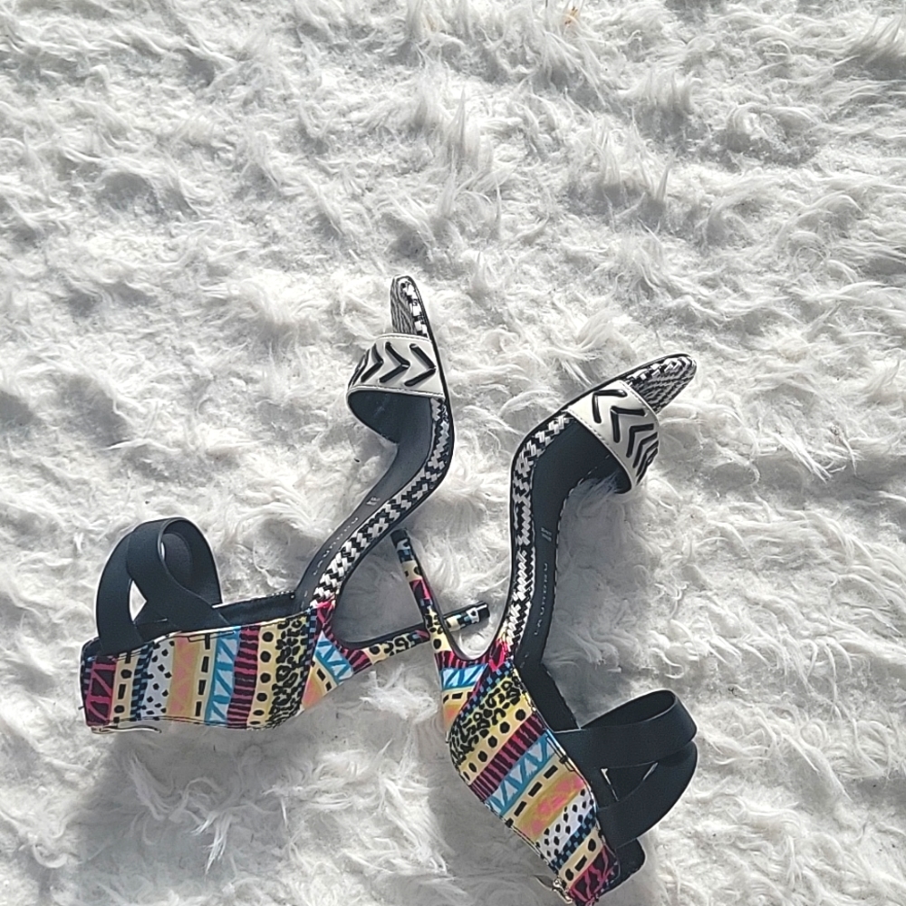 Chinese Laundry Womens heels new without tags